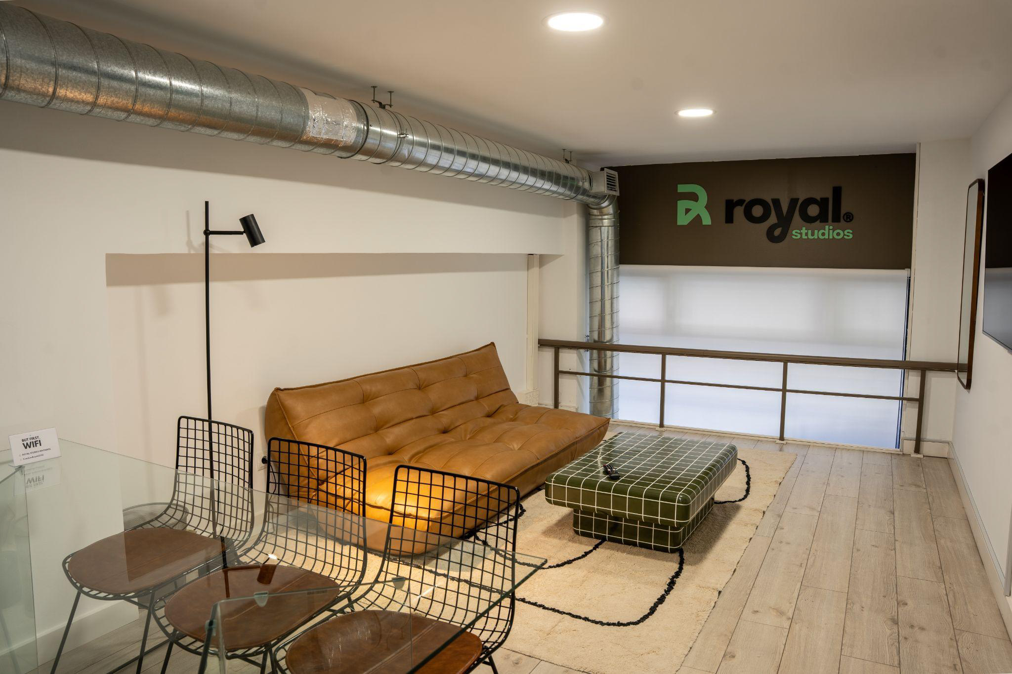 Zona de descanso y trabajo de Royal Studios
